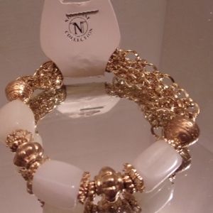 Nwts beautiful Noblesse stone bracelet. M11-1